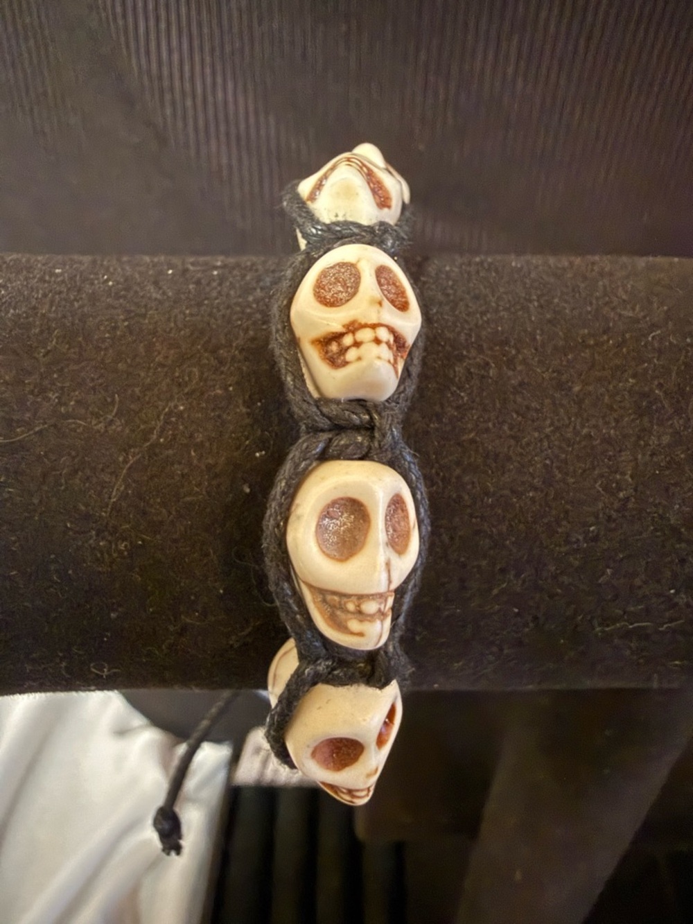 Skull Bead Macrame Bracelet - Black and Cream - Shamballa style